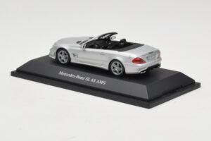 Mercedes SL 63 AMG R230 Silver Metallic Minichamps 1:43 B66960018 Métal Moulé — image 3 sur 4