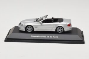 Mercedes SL 63 AMG R230 Silver Metallic Minichamps 1:43 B66960018 Métal Moulé