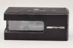 Mercedes SL 65 AMG R230 Argent Minichamps 1:43 B66960601 Métal Moulé — image 4 sur 4