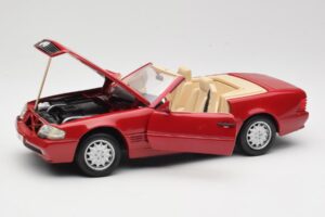 Mercedes SL500 R129 Rouge Revell 1:18 08927 Métal Moulé — image 2 sur 8