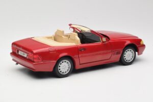 Mercedes SL500 R129 Rouge Revell 1:18 08927 Métal Moulé — image 3 sur 8
