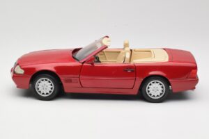 Mercedes SL500 R129 Rouge Revell 1:18 08927 Métal Moulé — image 4 sur 8