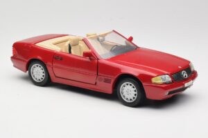 Mercedes SL500 R129 Rouge Revell 1:18 08927 Métal Moulé — image 6 sur 8