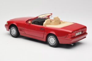 Mercedes SL500 R129 Rouge Revell 1:18 08927 Métal Moulé — image 7 sur 8