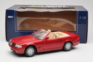 Mercedes SL500 R129 Rouge Revell 1:18 08927 Métal Moulé — image 8 sur 8