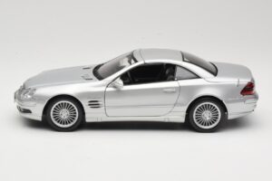 Mercedes SL55 AMG R230 Argent Maisto 1:18 36894 Métal Moulé — image 4 sur 8