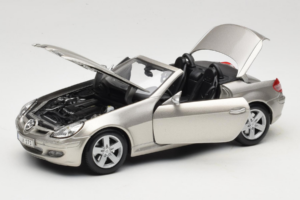 Mercedes SLK R171 Bronze Clair Métallisé Maisto 1:18 31674-R1 Métal Moulé — image 2 sur 8