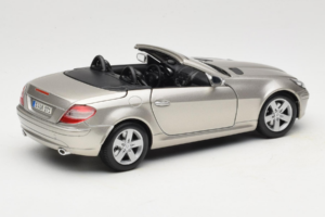 Mercedes SLK R171 Bronze Clair Métallisé Maisto 1:18 31674-R1 Métal Moulé — image 3 sur 8