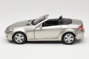 Mercedes SLK R171 Bronze Clair Métallisé Maisto 1:18 31674-R1 Métal Moulé — image 4 sur 8