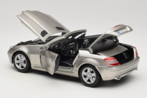 Mercedes SLK R171 Bronze Clair Métallisé Maisto 1:18 31674-R1 Métal Moulé — image 5 sur 8