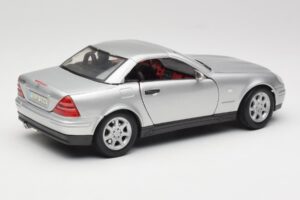 Mercedes SLK R170 Roadster Argent Maisto 1:18 31674 Métal Moulé — image 5 sur 9