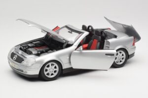 Mercedes SLK R170 Roadster Argent Maisto 1:18 31674 Métal Moulé — image 8 sur 9