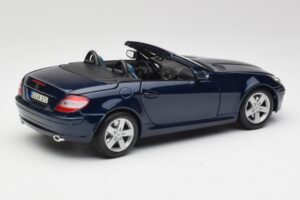 Mercedes SLK R171 Bleu Maisto 1:18 B66962190 Métal Moulé — image 3 sur 8