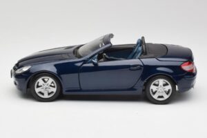 Mercedes SLK R171 Bleu Maisto 1:18 B66962190 Métal Moulé — image 4 sur 8
