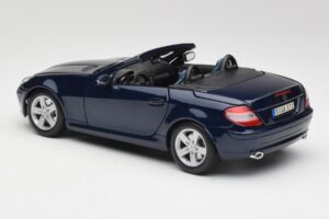 Mercedes SLK R171 Bleu Maisto 1:18 B66962190 Métal Moulé — image 7 sur 8