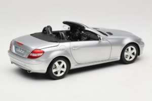 Mercedes SLK R171 Argent Minichamps 1:18 B66962318 Métal Moulé — image 3 sur 9