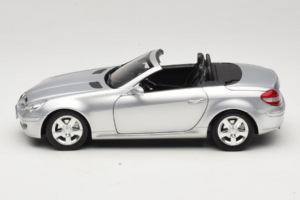 Mercedes SLK R171 Argent Minichamps 1:18 B66962318 Métal Moulé — image 4 sur 9