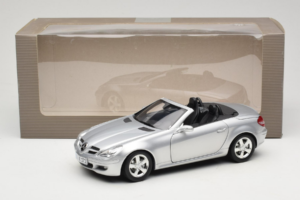 Mercedes SLK R171 Argent Minichamps 1:18 B66962318 Métal Moulé — image 9 sur 9
