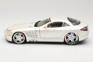 Mercedes SLR McLaren C199 Blanc Maisto 1:18 31068 Métal Moulé — image 4 sur 8