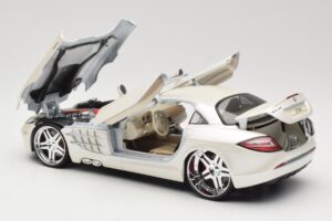 Mercedes SLR McLaren C199 Blanc Maisto 1:18 31068 Métal Moulé — image 5 sur 8