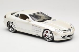 Mercedes SLR McLaren C199 Blanc Maisto 1:18 31068 Métal Moulé — image 6 sur 8