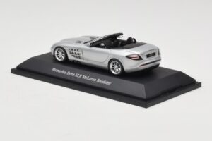Mercedes SLR McLaren Roadster Crystal Laurit Silver Minichamps 1:43 B66961005 Métal Moulé — image 3 sur 4