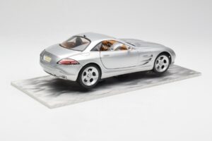 Mercedes SLR Vision Argent Édition Limitée Avec Socle en Aluminium Bburago 1:18 B66962102 Métal Moulé — image 3 sur 8