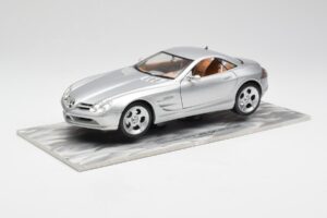 Mercedes SLR Vision Argent Édition Limitée Avec Socle en Aluminium Bburago 1:18 B66962102 Métal Moulé
