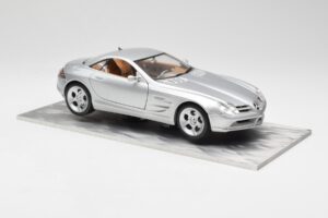 Mercedes SLR Vision Argent Édition Limitée Avec Socle en Aluminium Bburago 1:18 B66962102 Métal Moulé — image 6 sur 8