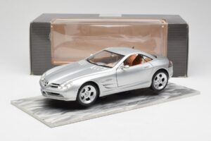 Mercedes SLR Vision Argent Édition Limitée Avec Socle en Aluminium Bburago 1:18 B66962102 Métal Moulé — image 8 sur 8