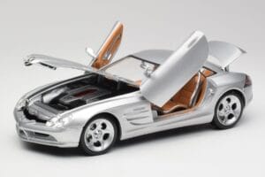 Mercedes SLR Vision Liquid Argent Maisto 1:18 B66962101 Métal Moulé — image 2 sur 8