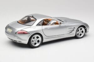 Mercedes SLR Vision Liquid Argent Maisto 1:18 B66962101 Métal Moulé — image 3 sur 8