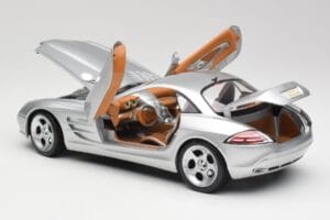 Mercedes SLR Vision Liquid Argent Maisto 1:18 B66962101 Métal Moulé — image 5 sur 8