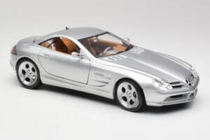 Mercedes SLR Vision Liquid Argent Maisto 1:18 B66962101 Métal Moulé — image 6 sur 8