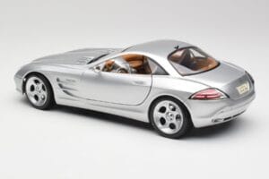 Mercedes SLR Vision Liquid Argent Maisto 1:18 B66962101 Métal Moulé — image 7 sur 8