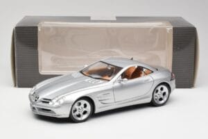 Mercedes SLR Vision Liquid Argent Maisto 1:18 B66962101 Métal Moulé — image 8 sur 8