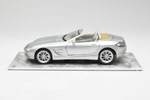 Mercedes SLR Vision Roadster Liquid Argent Maisto 1:18 B66963208 Métal Moulé — image 4 sur 8