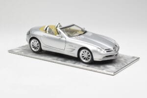 Mercedes SLR Vision Roadster Liquid Argent Maisto 1:18 B66963208 Métal Moulé — image 6 sur 8