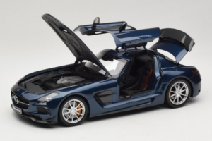 Mercedes SLS AMG Black Series Daytona Blue Metallic Minichamps 1:18 110033026 Métal Moulé — image 2 sur 8