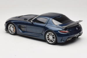 Mercedes SLS AMG Black Series Daytona Blue Metallic Minichamps 1:18 110033026 Métal Moulé — image 7 sur 8