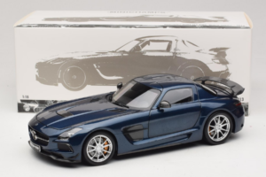 Mercedes SLS AMG Black Series Daytona Blue Metallic Minichamps 1:18 110033026 Métal Moulé — image 8 sur 8