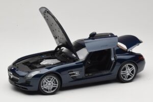 Mercedes SLS AMG C197 Blue Metallic Minichamps 1:18 100039021 Métal Moulé — image 2 sur 8