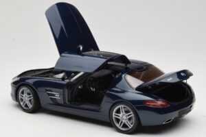 Mercedes SLS AMG C197 Blue Metallic Minichamps 1:18 100039021 Métal Moulé — image 5 sur 8
