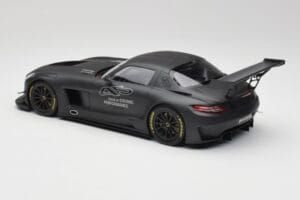 Mercedes AMG SLS C197 GT3 45 Ans de Driving Performance Minichamps 1:18 151133100 Métal Moulé — image 5 sur 6