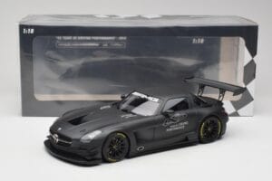 Mercedes AMG SLS C197 GT3 45 Ans de Driving Performance Minichamps 1:18 151133100 Métal Moulé — image 6 sur 6