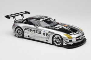 Mercedes AMG SLS C197 GT3 Team AMG China #96 M. Hakkinen / C. Cheng Zhuhai 6th 2011 Minichamps 1:18 151113196 Métal Moulé — image 4 sur 6