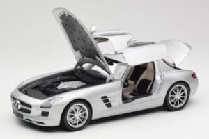 Mercedes SLS AMG C197 Iridium Argent Minichamps 1:18 100039026 Métal Moulé — image 2 sur 8
