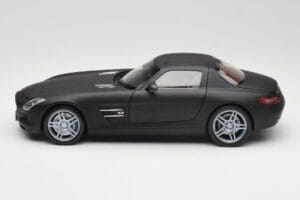 Mercedes SLS AMG C197 Matte Black Minichamps 1:18 100039027 Métal Moulé — image 4 sur 8