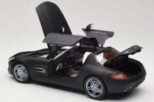 Mercedes SLS AMG C197 Matte Black Minichamps 1:18 100039027 Métal Moulé — image 5 sur 8