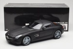 Mercedes SLS AMG C197 Matte Black Minichamps 1:18 100039027 Métal Moulé — image 8 sur 8